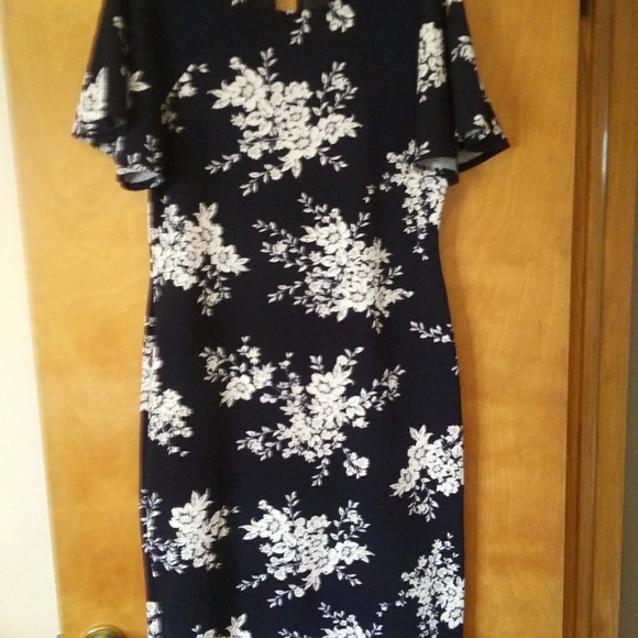 Dress - Picture 3 of 3